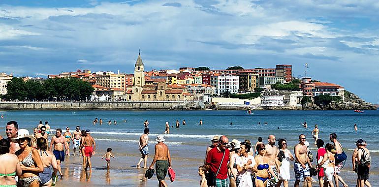 Gijón dedica 786.500 euros al Servicio de Salvamento en playas 