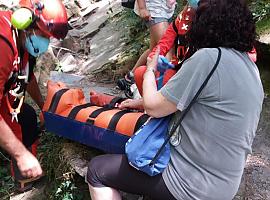 Rescatan senderista herida en la Cascada de Semeira, en Oscos