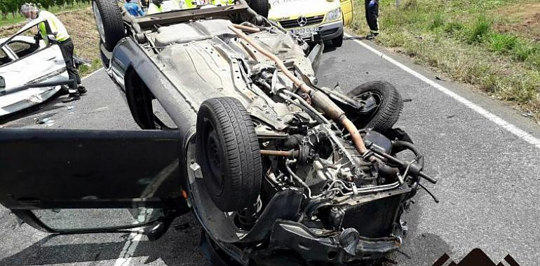 Dos heridos tras colisionar dos coches en Coaña