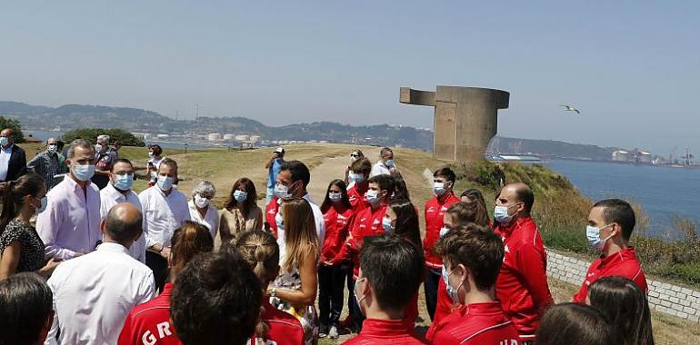 Reciclaje, sanitarios, deportistas y seguridad vial en la visita de los Reyes a Asturias