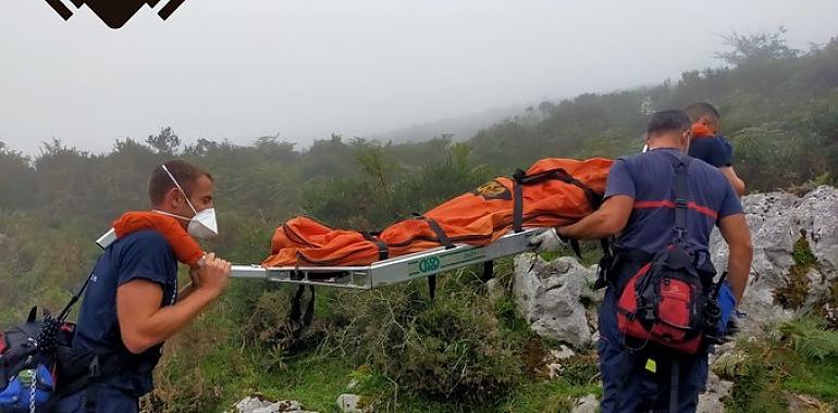 Complejo rescate de una mujer herida en Ruta del Alba, Sobrescobio