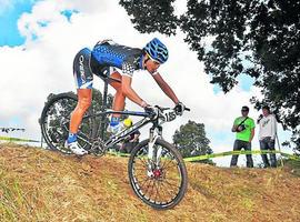 Rocio Gamonal y Murgoitio repiten victoria en el ciclocross de Navia 