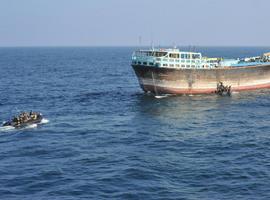 El patrullero \Infanta Cristina\ ayuda a liberar un pesquero secuestrado por piratas 