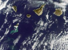 El volcán submarino de El Hierro visto desde el espacio