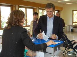 el presidente del PP, Ovidio Sánchez, votó en Oviedo 