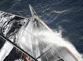El Puma Mar Mostro rompe el mástil en medio del Atlántico Sur