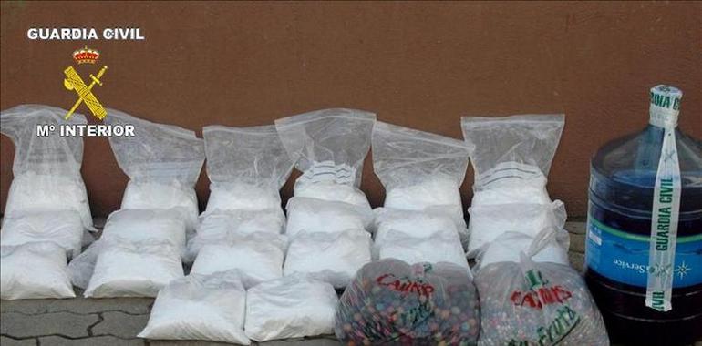Incautan más de 17 kilos de cocaína ocultos en los forros de nueve chaquetas