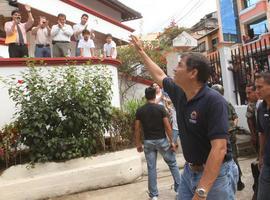 El prefecto de Zamora, aparentemente ebrio, agrede al presidente de Ecuador