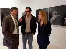 El candidato socialista compromete su respaldo a la creación artística asturiana