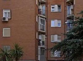 Tragedia dramática en el barrio de en Aluche de Madrid: el hijo muere al caerse en la cocina y su madre impedida también muere de hambre y sed