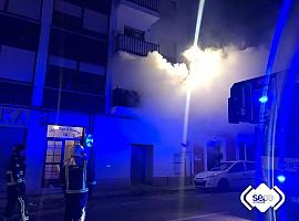 El fuego se desata en Cudillero: Tres personas escapan de las llamas