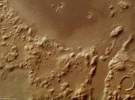 Montañas y hielo subterráneo en Marte