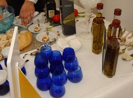 Iberia promocionan el aceite de oliva virgen extra español en la terminal 4 del aeropuerto de Barajas 