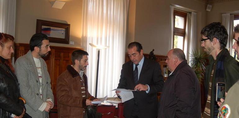 El presidente del Parlamento de Asturias se reúne con la plataforma Yo apoyo al Niemeyer