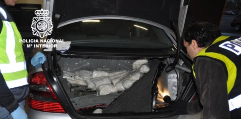 La Policía Nacional intercepta 61 kilos de speed ocultos en la "caleta" de un vehículo