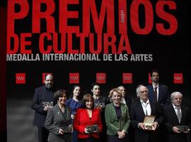 Saura, Luz Casal, Carmen Maura, Marsé, Canogar, Rafaela Carrasco...premios de Cultura