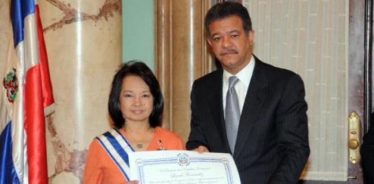 Presidente Fernández condecora a ex presidenta de Filipinas, Gloria Macapagal Arroyo 
