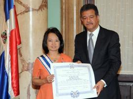 Presidente Fernández condecora a ex presidenta de Filipinas, Gloria Macapagal Arroyo 