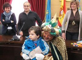 El Príncipe Aliatar entrega sus credenciales en el Ayuntamiento de Langreo