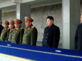 El Buró político coreano acuerda construir una gran estatua de bronce de Kim Jong Il