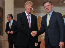 Santos confía en que Colombia estará en el Mundial Brasil 2014 ‘Dios y Pekerman mediante’ 
