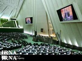 El Parlamento iraní aprobará hoy el cese de las exportaciones de petróleo a la UE