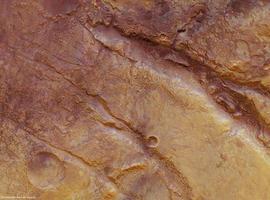 Nuevas imágenes de las profundas grietas de la corteza de Marte
