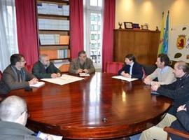 Hostelería de Asturias y Ayuntamiento de Luarca abordan la ordenanza de terrazas hosteleras