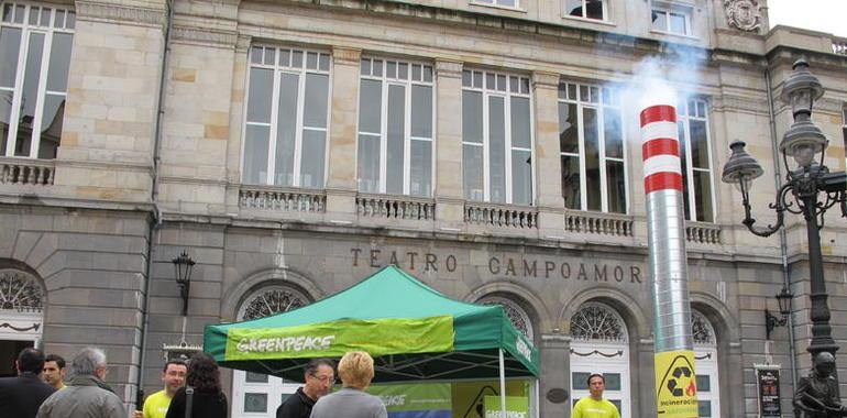 Greenpeace explica en Oviedo los peligros de la incineradora de Serín