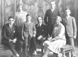 La colección de fotografías de la familia real encontrada en Getxo, al Archivo Histórico de Euskadi