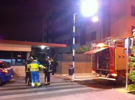 Tres intoxicados tras el incendio de un cuadro de contadores en Getafe