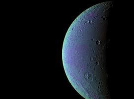 Cassini \respira\ aire fresco en Dione, la luna de Saturno