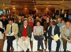 Álvarez-Cascos explica la propuesta de Foro Asturias en Naveces 