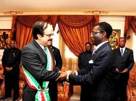 Obiang Nguema condecora al embajador de los Estados Unidos