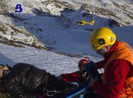 Rescatado un montañero herido en el Jou de los Asturianos