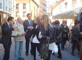 Visita de URAS en el Mercado del Fontan en Oviedo
