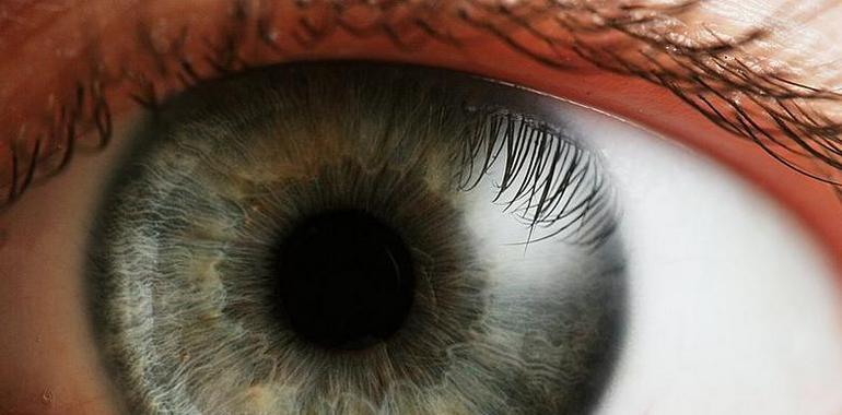 Crean el primer método de detección de alzhéimer a través de los ojos