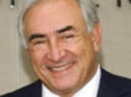 El Director Gerente del FMI Dominique Strauss-Kahn renuncia a su cargo