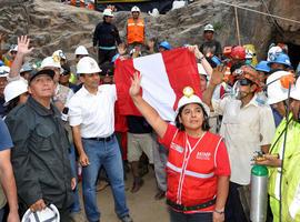 Rescatados con vida los mineros sepultados en la mina peruana de Ica