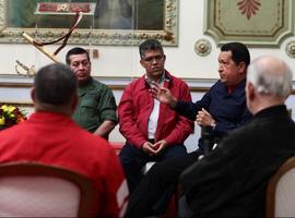 Chávez recuerda que la suya \"no es una revolución desarmada\"
