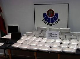 La Ertzaintza desarticula la mayor red de suministro de heroína que operaba en el norte del estado español 