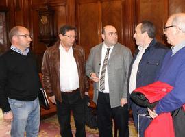 El alcalde de Oviedo se reúne con representantes de los trabajadores de Trubia y La Vega