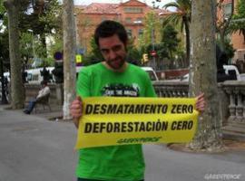 Multitudinario flashmob de Greenpeace para pedir la deforestación cero en la Amazonia