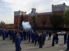 Los trabajadores de la Fábrica de Armas de La Vega deciden en asamblea iniciar movilizaciones