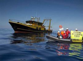 Detenidos cinco activistas de Greenpeace por defender la pesca artesanal