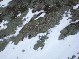 El Grupo de Rescate auxilia a una montañera en Parque Natural Fuentes Carrionas 