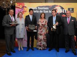 Botella entrega los Premios Taurinos San Isidro