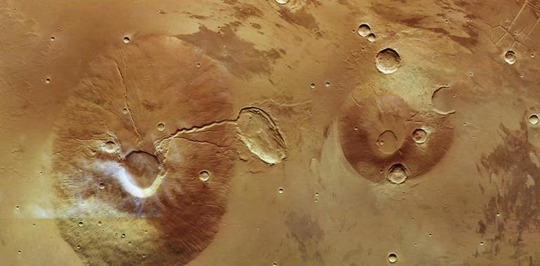 Una pareja de volcanes en Marte