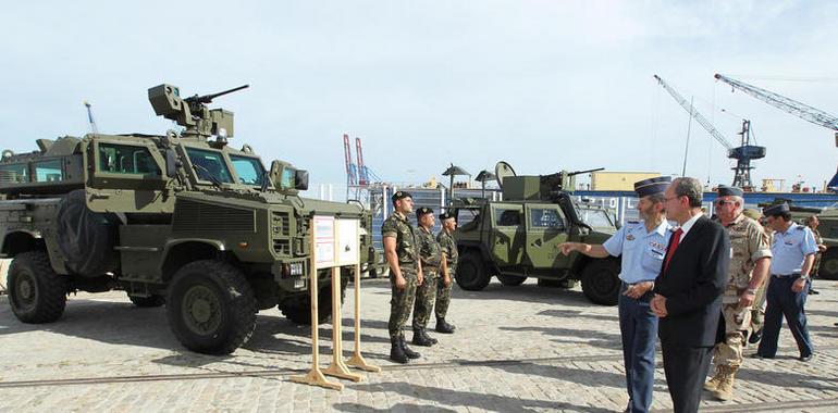 Exposición de material militar en Málaga con motivo del Día de las Fuerzas Armadas