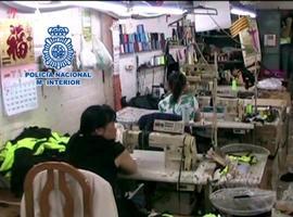 Desmantelan tres talleres textiles clandestinos donde se explotaba a ciudadanos chinos